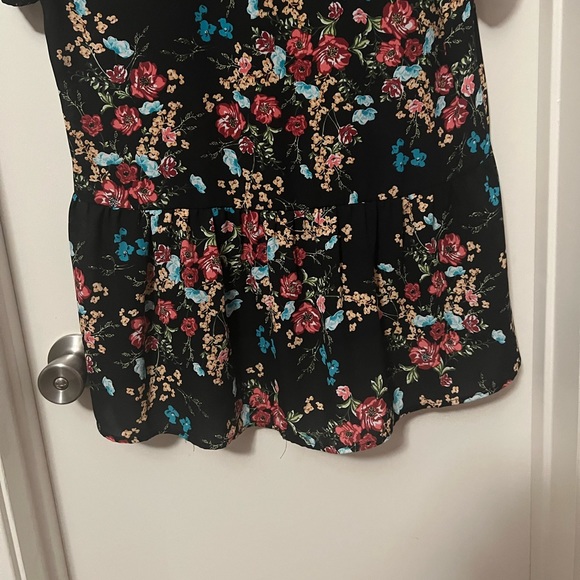 Pleione Floral Shortsleeved Blouse - Picture 3 of 3